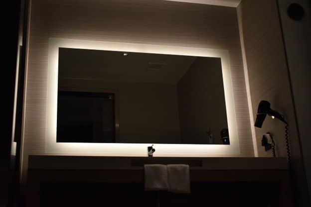 Lampu LED belakang cermin