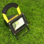 ilustrasi pemakaian LED floodlight di outdoor