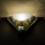 Lampu dinding