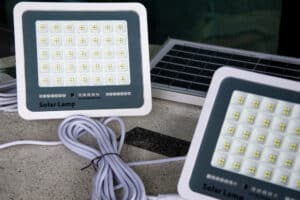 Lampu Tahan Cuaca