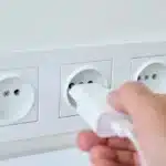 Kabel dan stop kontak