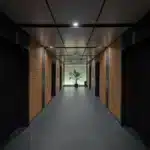 Koridor gedung gelap